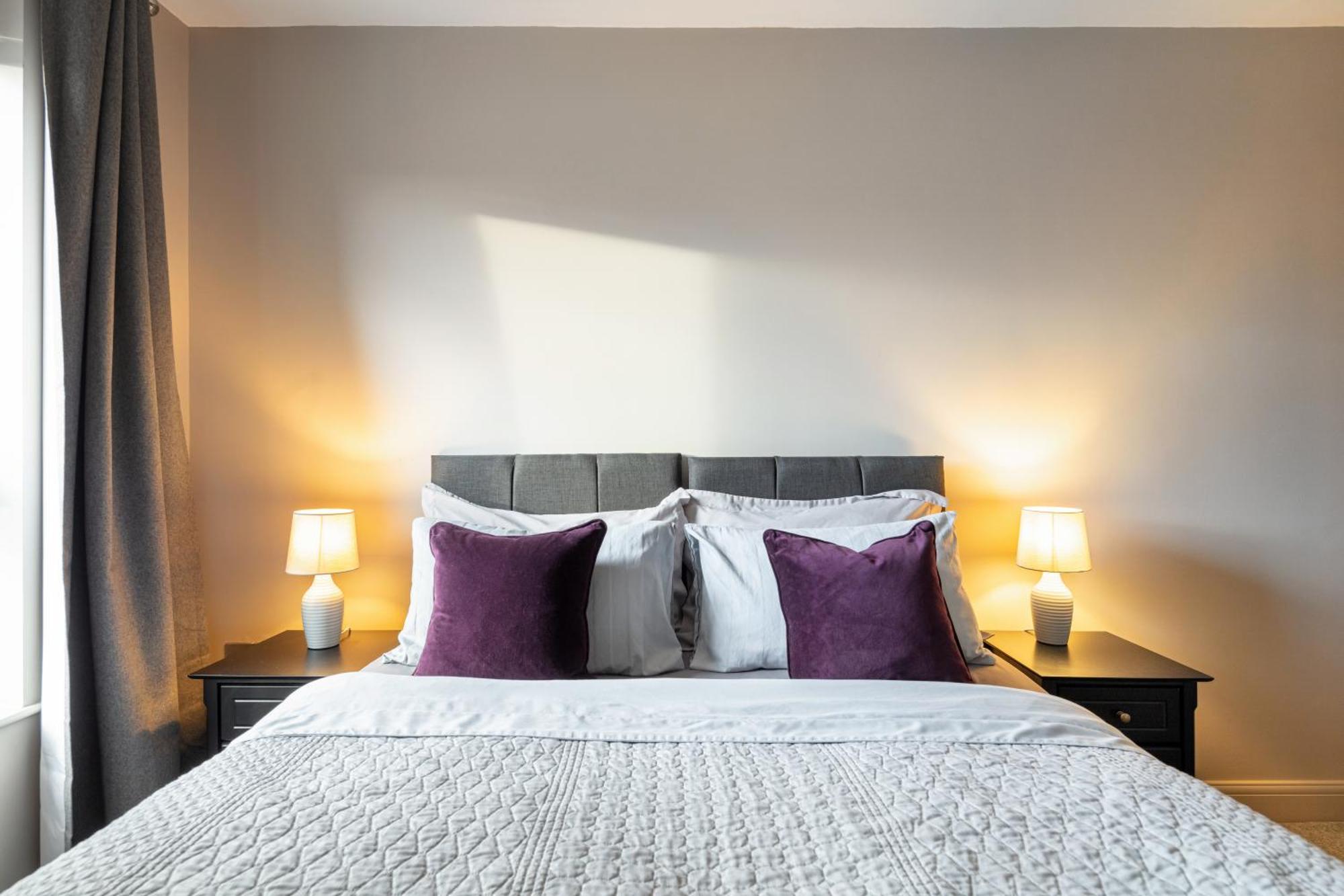Excel, O2, Canary Wharf, London City Airport - Free Parking Exterior photo